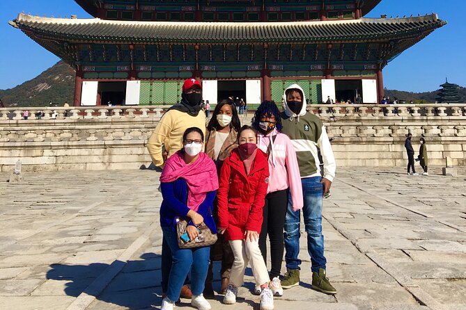8 hours Private Tour in Seoul for the VIP - Insadong, Itaewon, and K-Star Road for that modern Seoul feeling