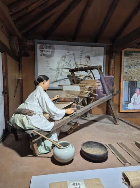 Andong: UNESCO Sites, Mask Dance, and Secret Garden & Bridge - UNESCO sites around the village, including Okyeonjeongsa and Jingbirok