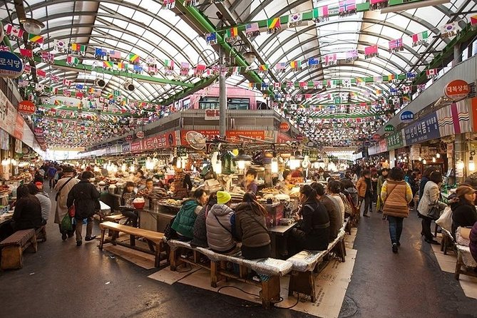 Best of Seoul Shopping Tour - Garosu-gil in Sinsa-dong: the “walk and browse” part