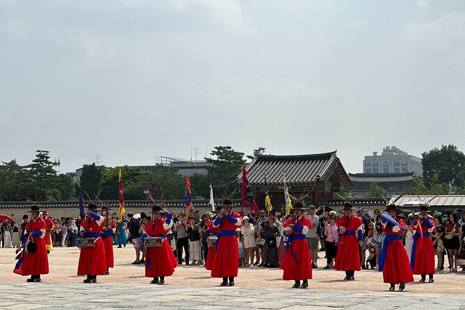 Best Things to Do - Half Day Seoul Trip (Seoul Palace & Temple) - Cheongwadae Sarangchae: artifacts and the political story behind the scenes