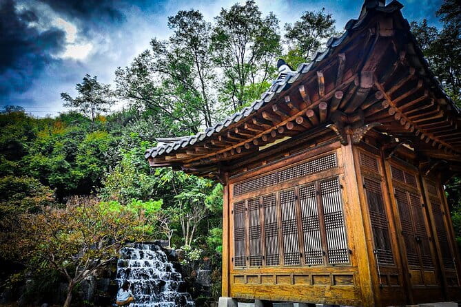 Buam dong Walking Tour Art, History and Parasite in Seoul - The Cheongun (Chungwoon) Literature Library stop you will remember