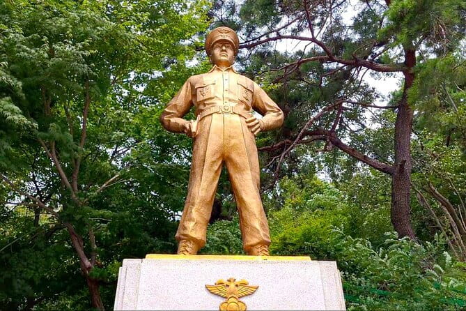 Buam dong Walking Tour Art, History and Parasite in Seoul - Buam-dong as your setting: history meets art and views