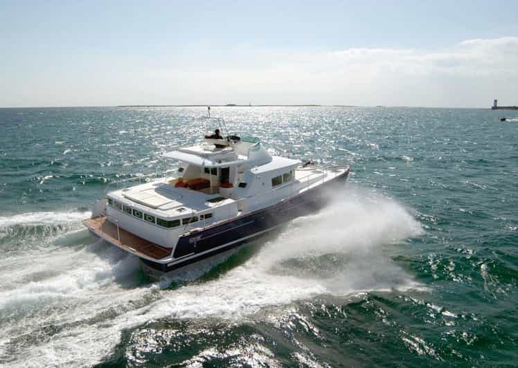 Busan: Group Sightseeing Yacht Cruise with Snacks and Drinks - Choosing your departure time: sunset cruise or full-night lights