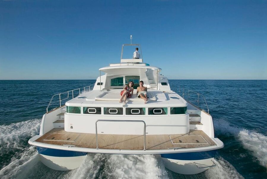 Busan: Group Sightseeing Yacht Cruise with Snacks and Drinks - Group size and comfort: what to expect with up to 35 people onboard