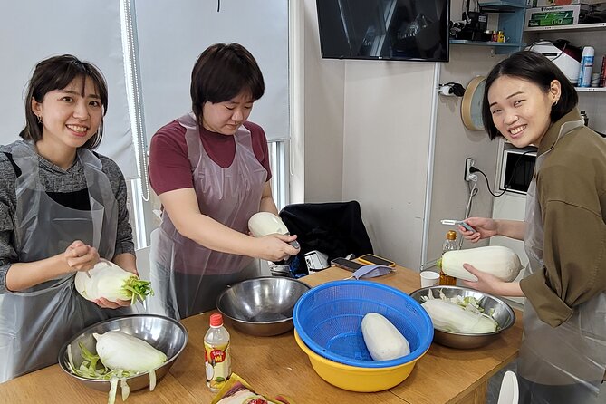 Busan Kkakdugi(Korean radish Kimchi) class with various options - Lunch at a Korean Chinese restaurant, and why that’s smart