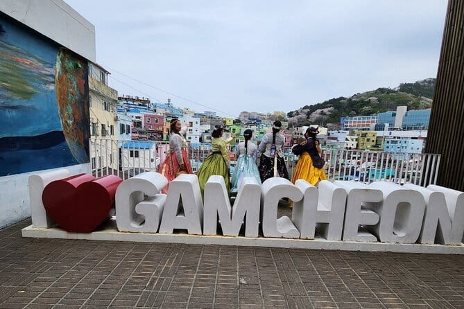 Busan private tour : K-pop dance class + tour - Stop 5 for dinner at 무무추 본점: chicken and beer, Korean style