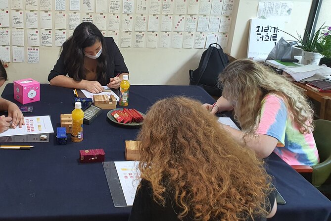 Carve Your Personal Korean Stone Seal with Jeongju in Insadong - Carving basics: straight lines and circles first