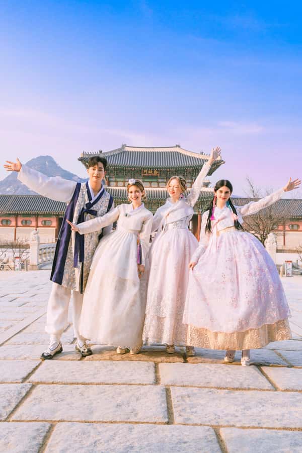 Changdeokgung Hanbok Experience at hanboknam - Price and what you actually get for about $14