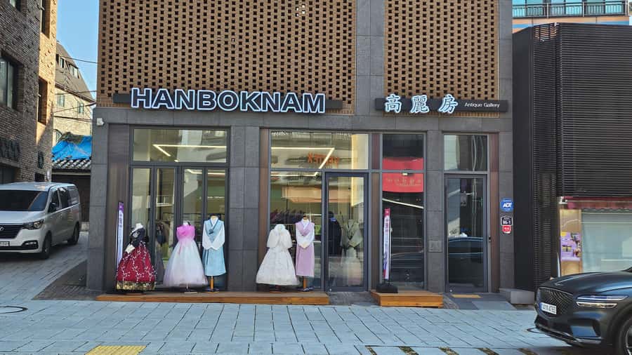 Changdeokgung Hanbok Experience at hanboknam - Hairstyling: included, and it takes you from outfit to look