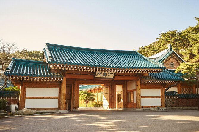 (Closed) Korea’s White House Walking Tour Blue House - Meeting at Gyeongbokgung Station and the 2.5-Hour Walking Loop