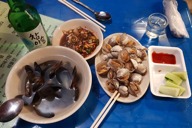 Drinking and Eating through the Alleys of Seoul - How the Walking Feels in Real Life (And Who Should Book)