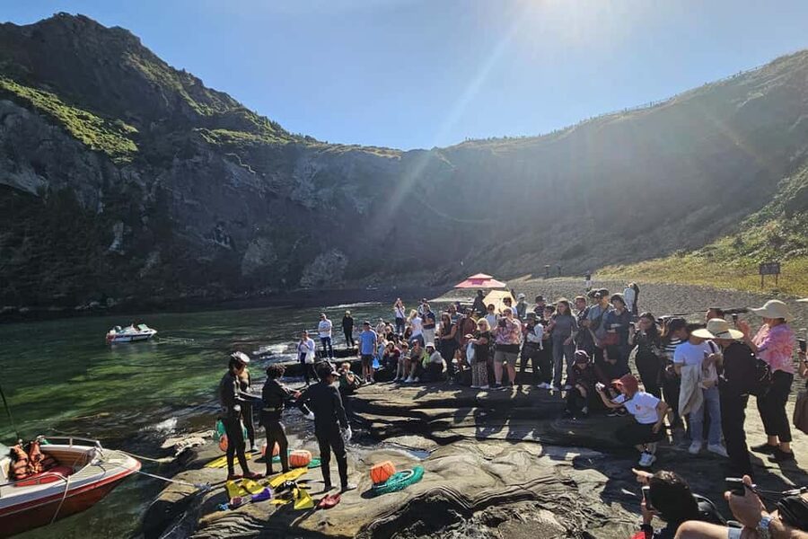 East Jeju: Day Tour with Seongsan Peak & Haenyeo Performance - Haenyeo performance: culture you can see, not just read