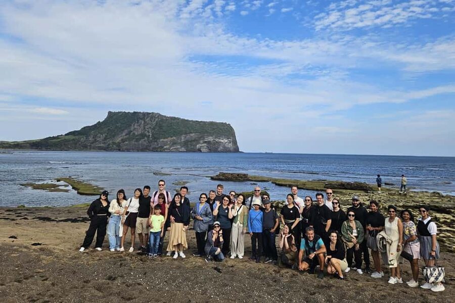 East Jeju: Day Tour with Seongsan Peak & Haenyeo Performance - Seongsan Ilchulbong: the 70-minute hike that’s worth it