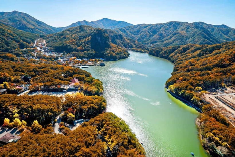 From Seoul: Pocheon, Sanjung Lake and Bidulginang Fall Trip - Sanjung Lake in autumn: where the pacing turns calm