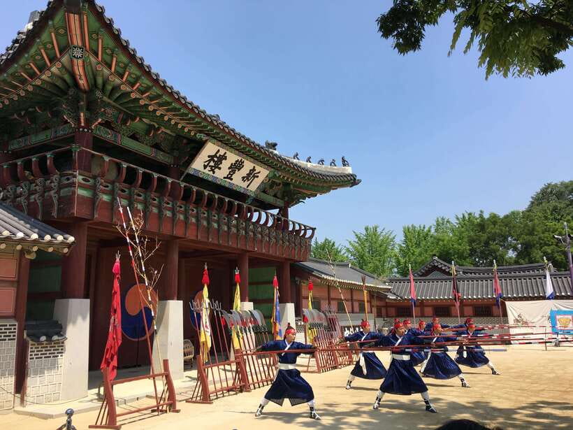 From Seoul: Starfield Library, Hwaseong, Gwangmyeong Cave - Suwon guided time: where the fortress story connects to the city