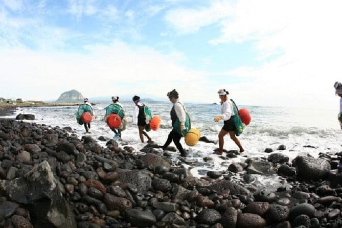 Full Day Jeju Private Customizable highlight Tour - Stop 1: Manjanggul Cave and the Jongdalri shore road