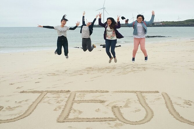 Full-Day Private Taxi Tour South of Jeju Island - Oedolgae: Jeju’s Lone Sea Pillar Stop
