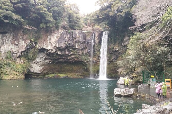 Full-Day Private Taxi Tour South of Jeju Island - Jeongbang Waterfall: One of Korea’s Waterfalls That Hits the Sea