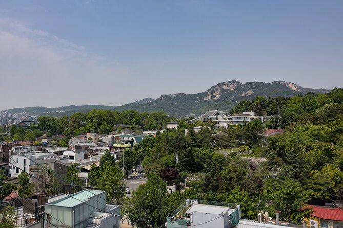 Gwanghwamun Tour l 120 minutes to Understand Local Korean Society - University of North Korean Studies, facing the North Korea topic with context