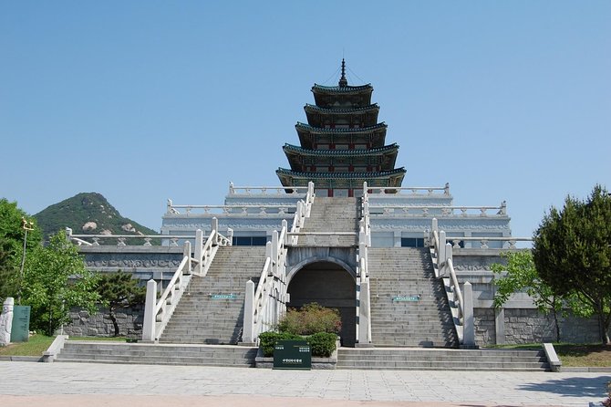 Gyeongbok Palace and Korean Folk Village Tour - Korean Folk Village in Yongin: turning history into everyday life