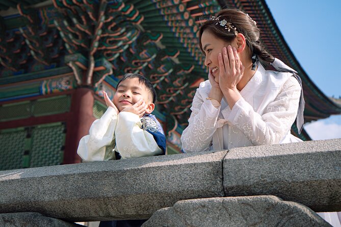 Gyeongbokgung palace family/group private photoshoot - Price and value: when $244.94 makes sense