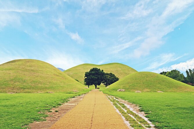 Gyeongju Historic Areas Day Tour with Sky Capsule from Busan - Donggung Palace and Wolji Pond at dusk: the calm ending