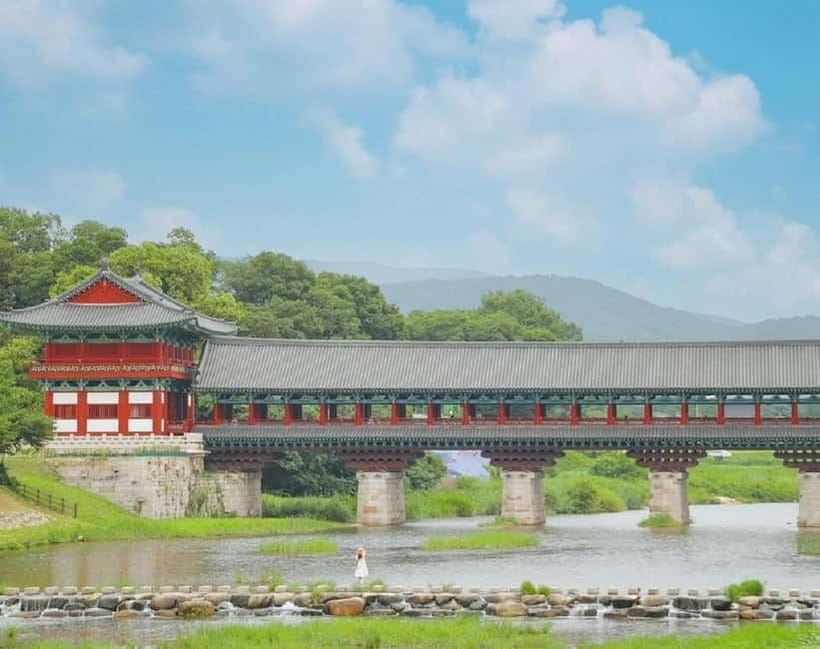 Gyeongju: Private Car Tour with a Licensed Tour Guide - Donggung Palace and Wolji Pond: dusk magic and the night lighting plan