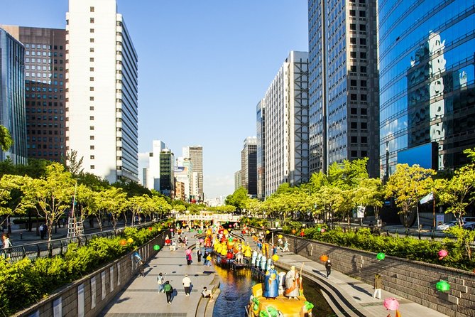 [ Half Day ] Sightseeing, Top 3 spots of Seoul !! - Stop 1: Bukchon Hanok Village for Joseon-era street vibes in 50 minutes