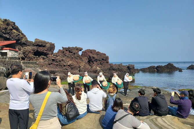 Half or Day Tour For Cruise customers arriving at Gangjeong Port - Jeongbang Waterfall: the sea waterfall photo stop