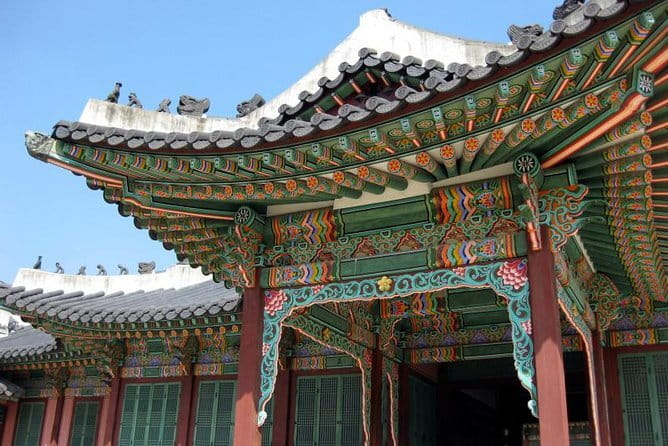 Hanbok Photoshoot and History Tour at Gyeongbokgung Palace - Gyeonghoeru Pavilion, the pond-and-mountains photo break