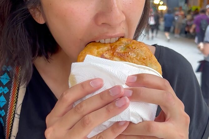 Hidden Street Food food tour in Seoul - Meeting at Hotteok Namdaemun, then getting fed fast