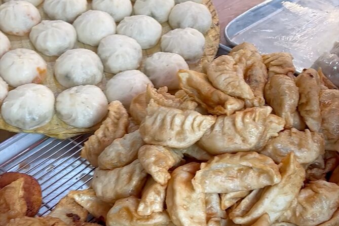 Hidden Street Food food tour in Seoul - Guide-led street food: what a small group changes