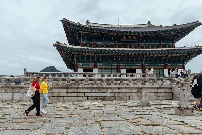 Highlights & Hidden Gems With Locals: Best of Seoul Private Walking Tour - Gyeongbokgung Palace in 30 minutes: how to get value fast