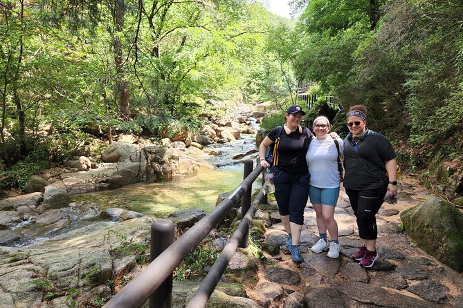 Hike at Mt. Bukhansan National Park with professional Guide(including Lunch) - Lunch on the mountain: what you are actually getting