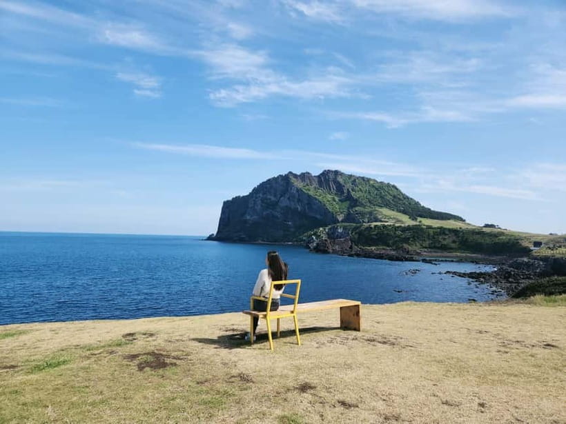 Jeju East: Cherry Blossom Early Bird Tour with Hotel Pickup - Jeonnong-ro Cherry Blossom Road: A Photo Walk That Sets the Tone