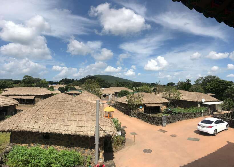 Jeju: East of Jeju Island Bus Tour from Seogwipo City - Seongeup Folk Village: tradition you can actually walk through