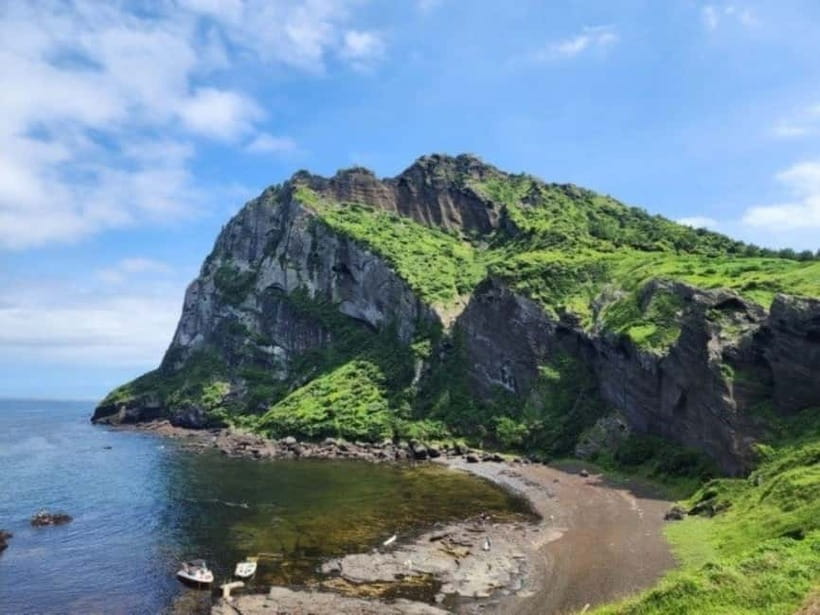 Jeju: Eastern UNESCO and Must-See Spots Tour - Pick-up and timing: how the 10-hour day is paced