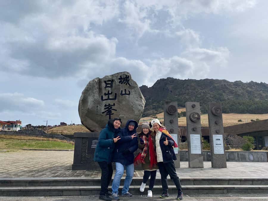 Jeju: Eastern UNESCO Join in Tour (Seongsan, Haenyeo) - Seongeup Folk Village: culture you can walk through