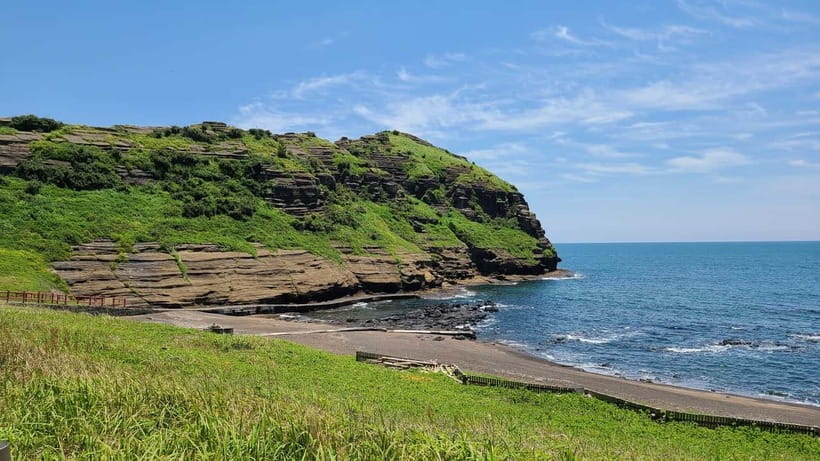 Jeju: Eastern UNESCO Sites Tour with Haenyeo Show - Seongeup Folk Village: Traditional Stone Houses With a Time Limit