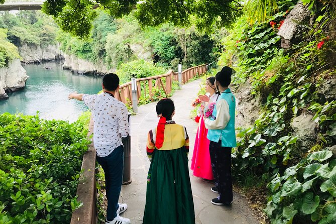 [Jeju] Hanbok Private guide tour & photo session in beautiful Yongduam rock, - Key highlights before you go