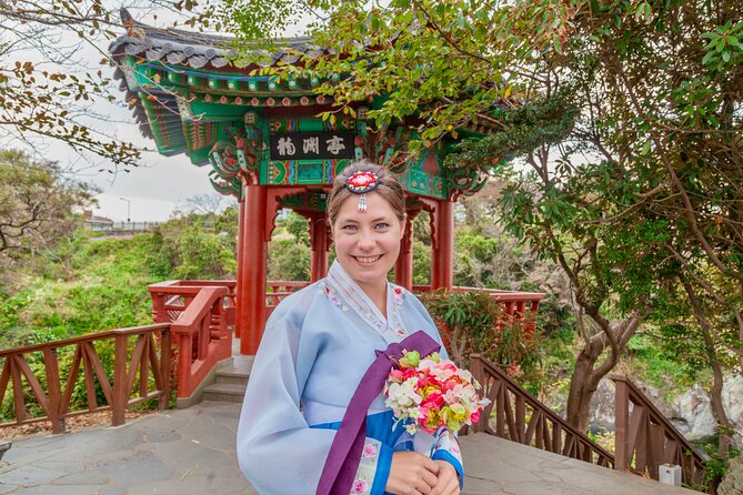 [Jeju] Hanbok Private guide tour & photo session in beautiful Yongduam rock, - Yongyeon Cloud Bridge and the pagoda pause in the valley
