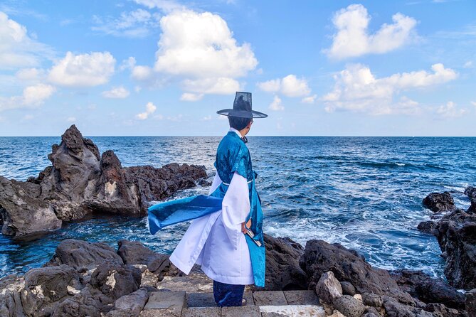 [Jeju] Hanbok Private guide tour & photo session in beautiful Yongduam rock, - How the one-hour flow works, and how you can make it easier