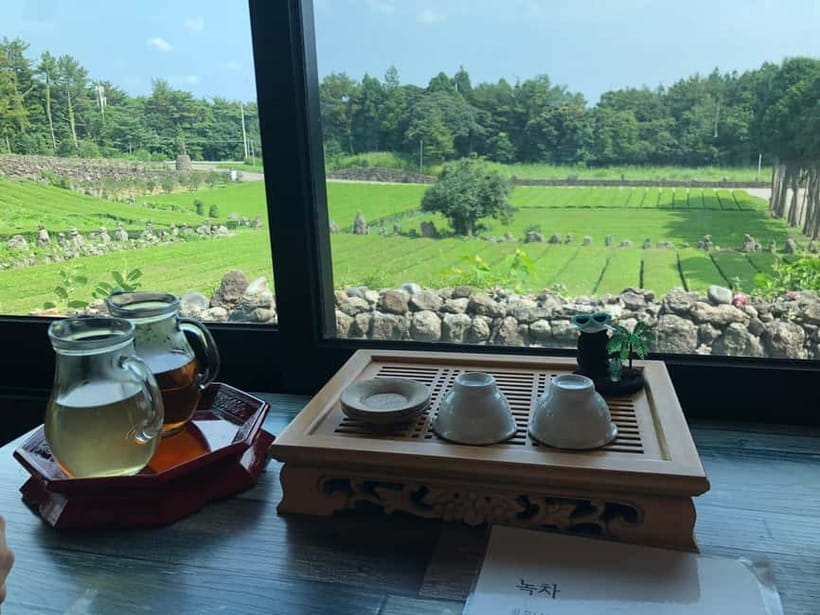 Jeju Island: Customized Private Full-Day Van Tour - Seongsan Ilchulbong UNESCO peak: hiking options and real time to look