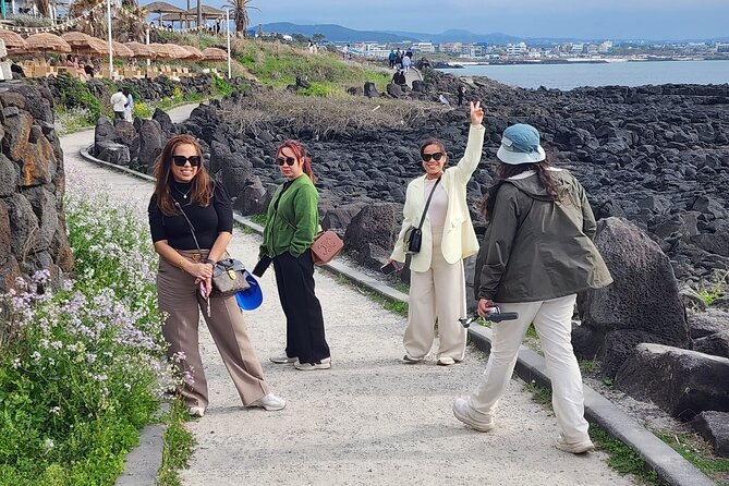 Jeju Island Popular Sightseeing Private Car Charter Tour 5/9hours - How the East Route Works: Seongsan and the Seopjikoji Area