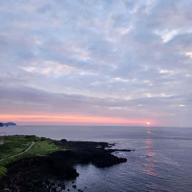 Jeju Island: Sunrise Guided Tour with Hotel Pickup - The 05:00 to 08:30 Window: How the Timing Works