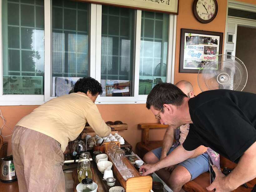 Jeju Island: Van Tour with a Guide Who Most Loves Jeju - Manjanggul Cave closure and the Hamdeok Seowoobong swap