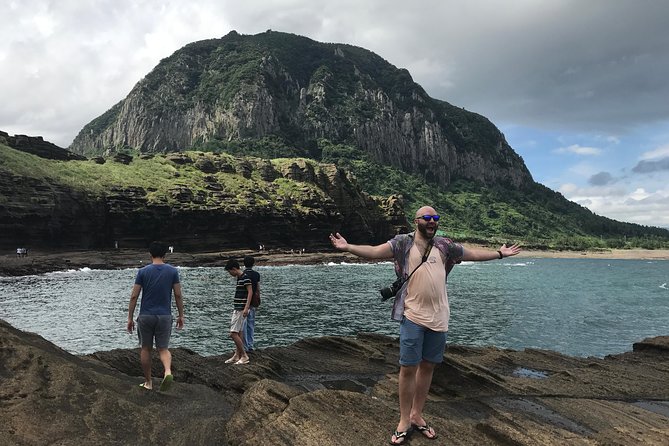 Jeju island: Van tour with a guide who the most loves JEJU - A 9-hour Jeju day that mixes real life with big sights