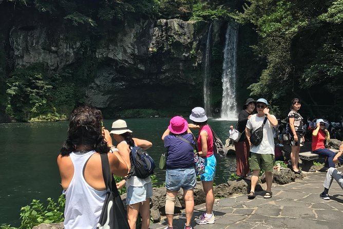 Jeju island: Van tour with a guide who the most loves JEJU - Stop 4: Manjanggul Cave closure forces a smart detour