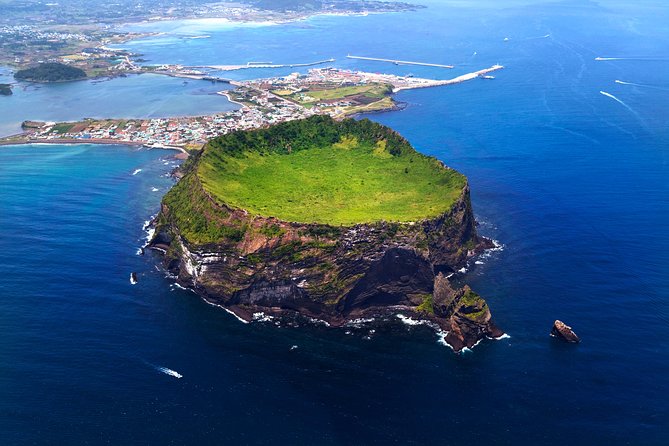 Jeju Premium Small Group UNESCO Day Tour - East Course - Manjanggul Cave and the Micheon Cave experience: Jeju underground