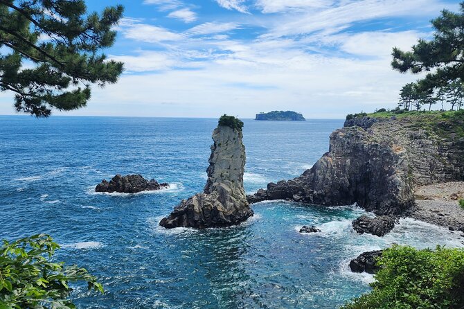 Jeju Premium Small Group UNESCO Day Tour - South Course - Yakcheonsa Temple: Joseon-Era Style and Time to Look Closely